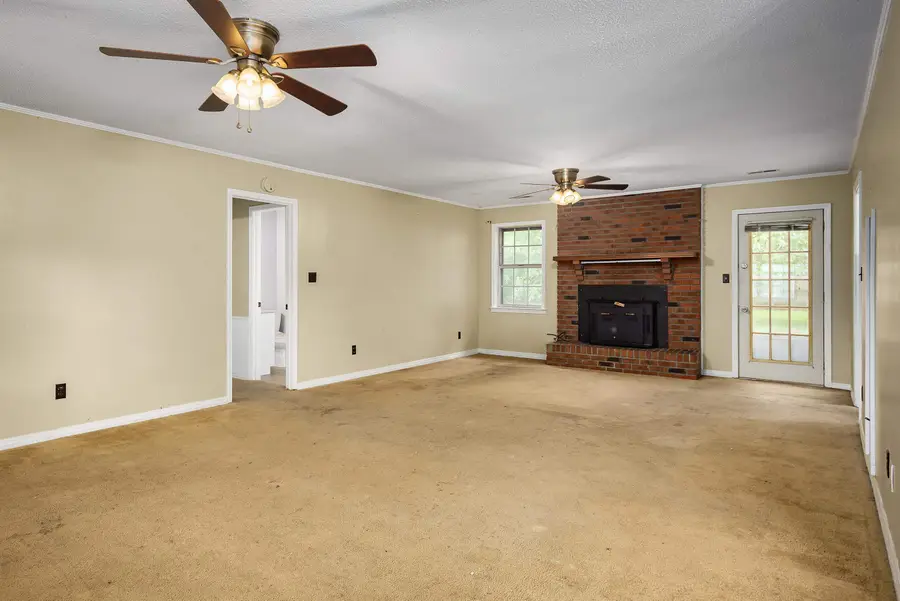 304 Richton Ave, Muscle Shoals, AL 35661 - #3