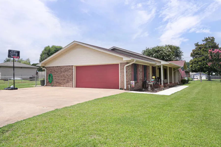 1214 S Indian St, Tuscumbia, AL 35674 - #2