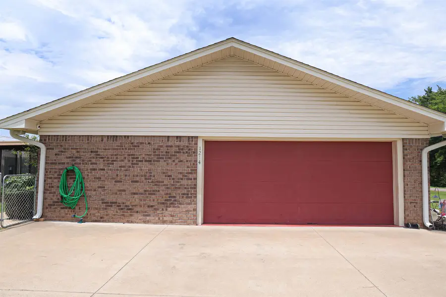 1214 S Indian St, Tuscumbia, AL 35674 - #3