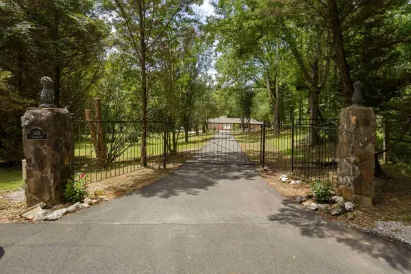 668 Lingerlost Rd, Killen, AL 35645