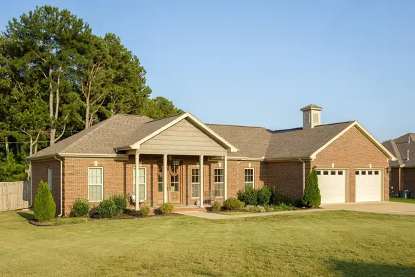 313 Dartmoor Dr, Killen, AL 35645