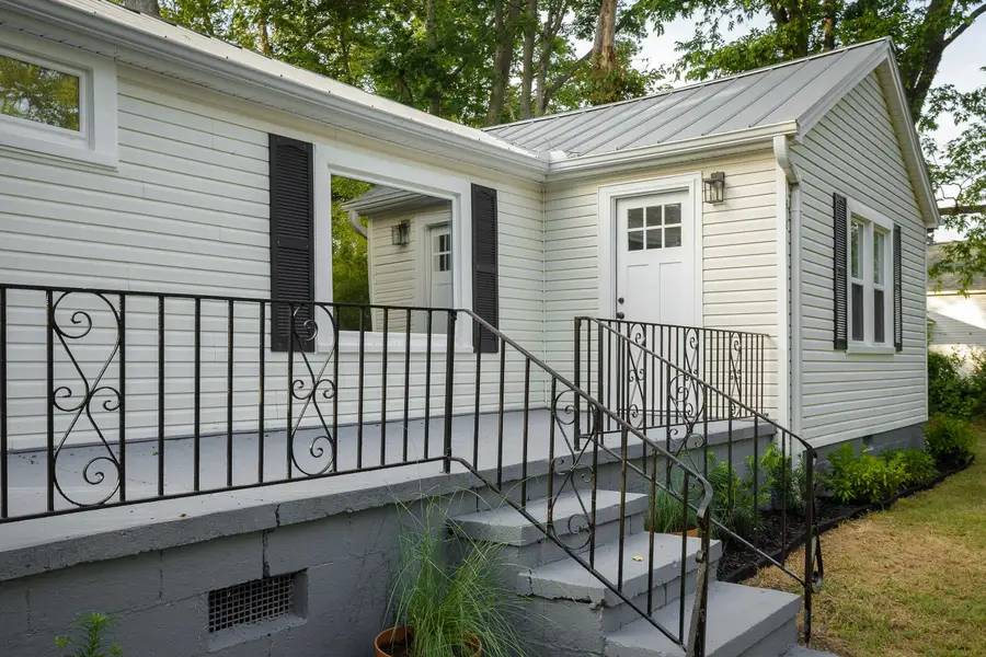 615 E Mobile St, Florence, AL 35630 - #3