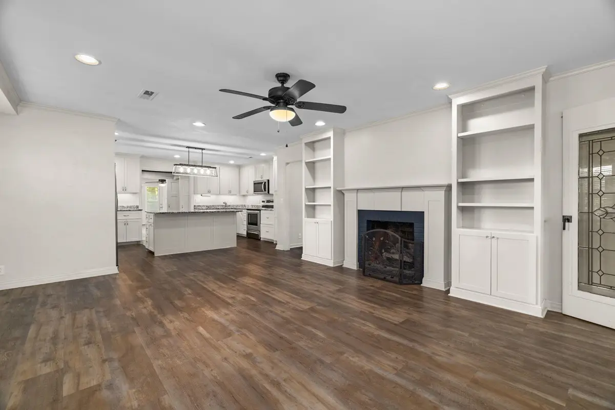 820 W Cumberland St, Florence, AL 35630 - #1