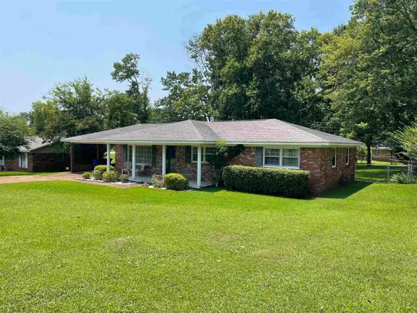 416 E Lakeside Dr, Florence, AL 35630