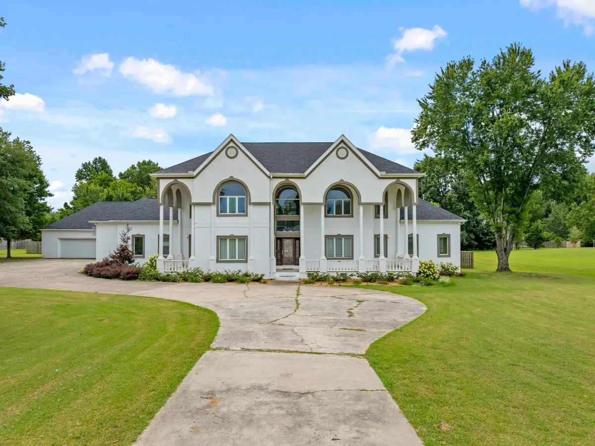 105 Hunters Ln, Florence, AL 35630 - #1