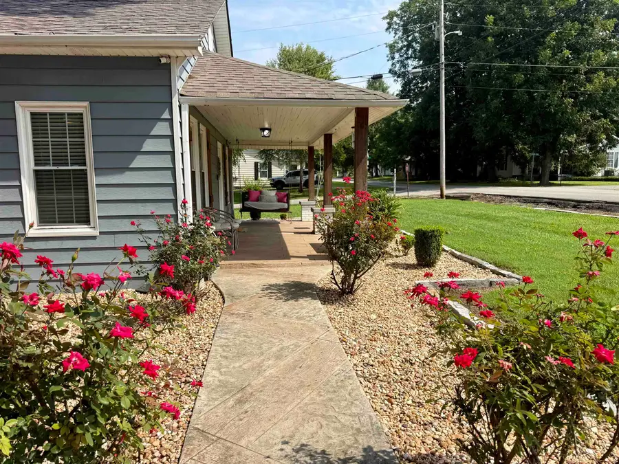 225 Alabama St, Killen, AL 35645 - #2