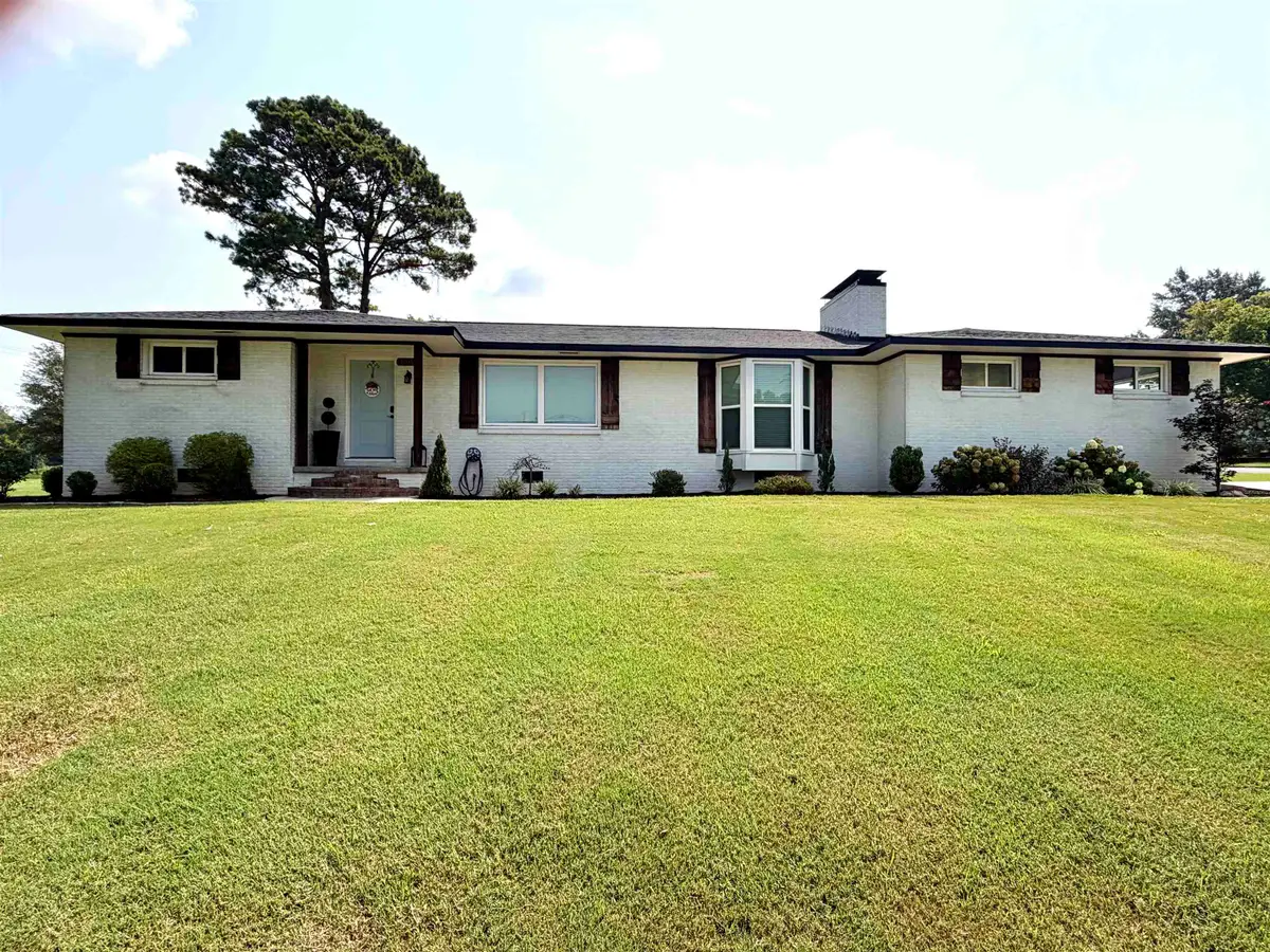 1509 Woodmont Dr, Tuscumbia, AL 35674 - #1