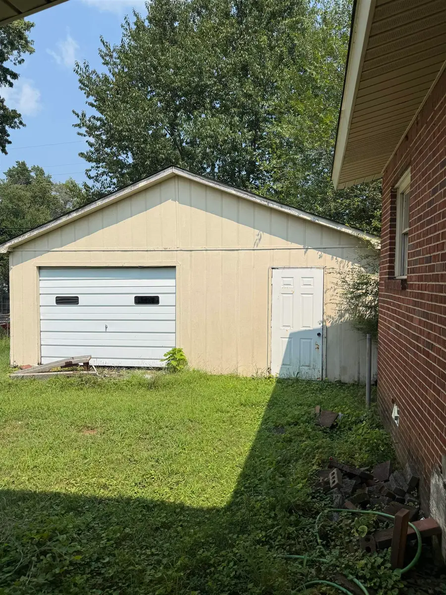 164 N Prairie St, Florence, AL 35630 - #2