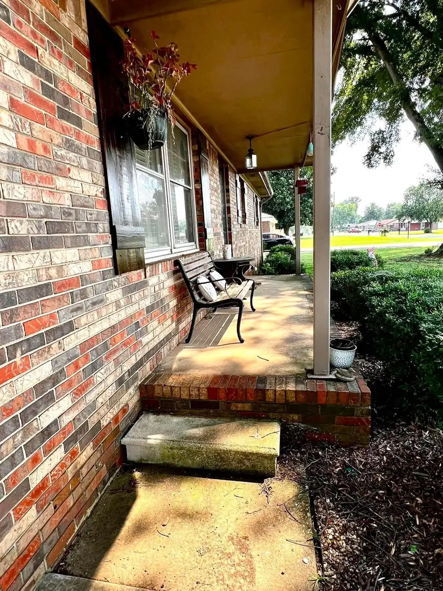 805 Edison Ave, Muscle Shoals, AL 35661 - #3