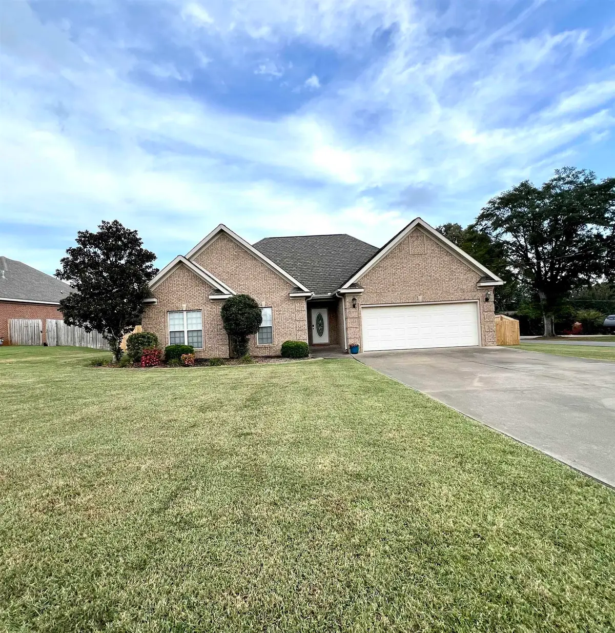 132 Graham Ave, Tuscumbia, AL 35674 - #1
