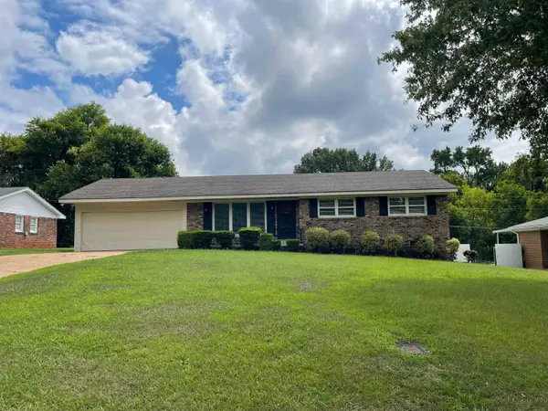 421 E Lakeside Dr, Florence, AL 35630