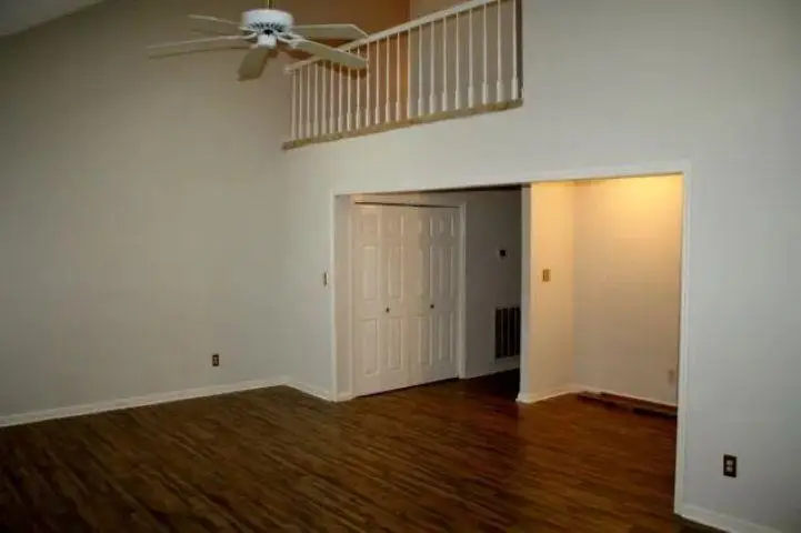 271 Woodcastle Dr, Florence, AL 35630 - #3