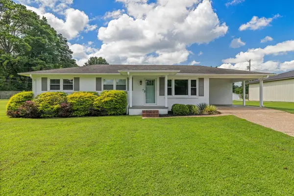 2017 Saxton Dr, Florence, AL 35630