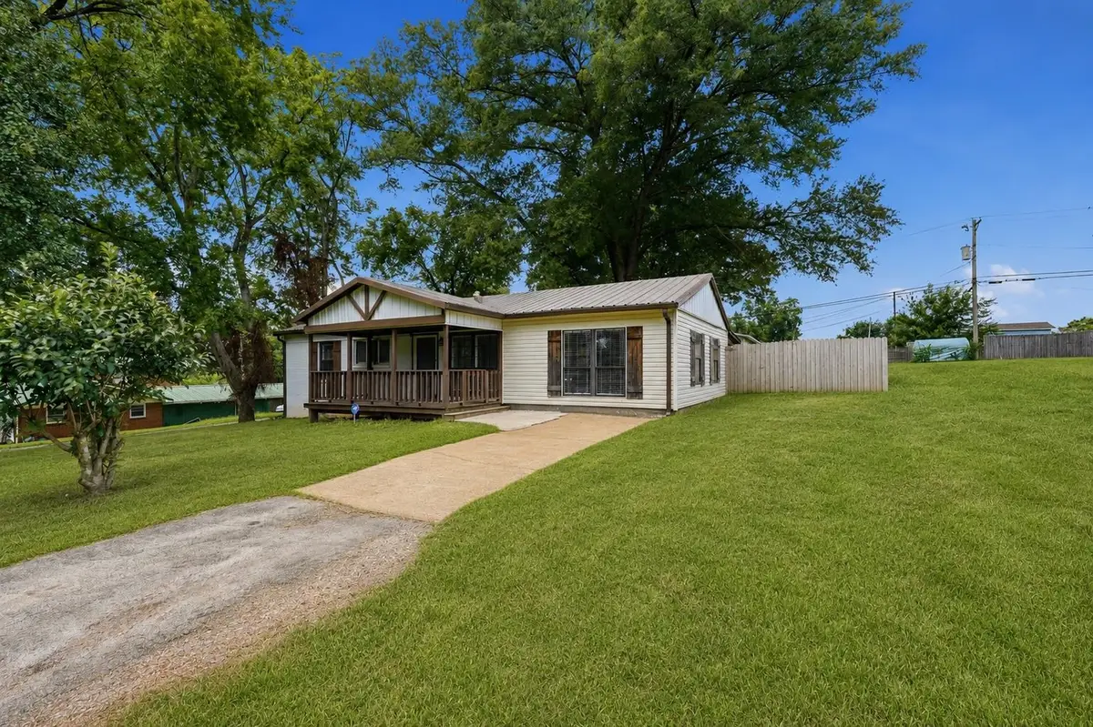 604 Glendale Ave, Muscle Shoals, AL 35661 - #1