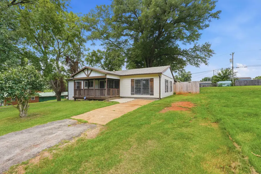 604 Glendale Ave, Muscle Shoals, AL 35661 - #3