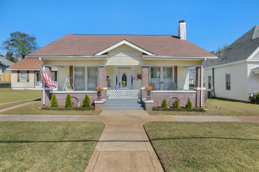 302 W 6th St, Tuscumbia, AL 35674 - #2