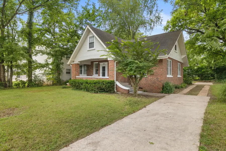 420 N Cedar St, Florence, AL 35630 - #2