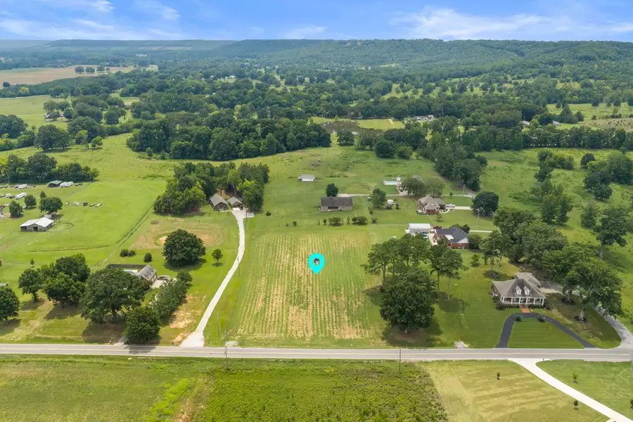 001 Henderson Point Rd, Tuscumbia, AL 35674 - #2