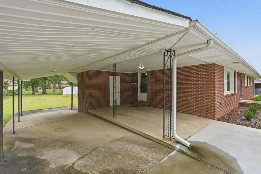 120 River Dr, Tuscumbia, AL 35674 - #2