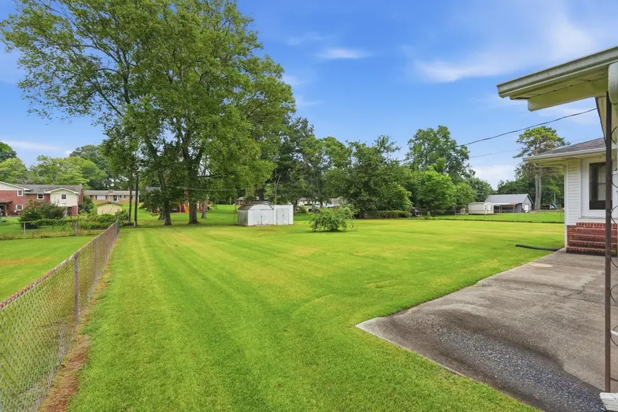 120 River Dr, Tuscumbia, AL 35674 - #3