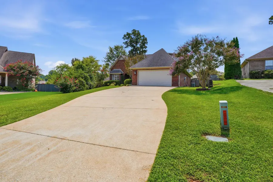 115 Wheaton Ct, Florence, AL 35633 - #2
