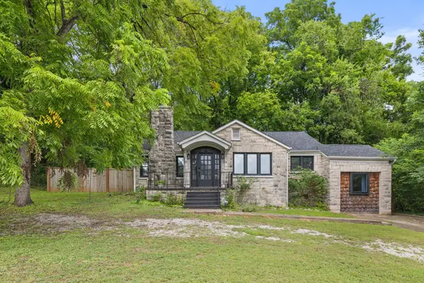 601 Crest St, Florence, AL 35630