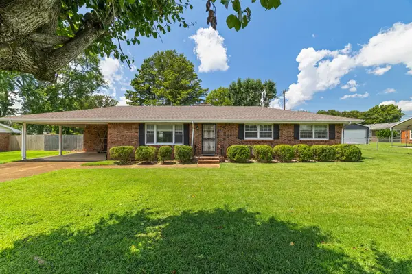 1402 Windsor Dr, Tuscumbia, AL 35674