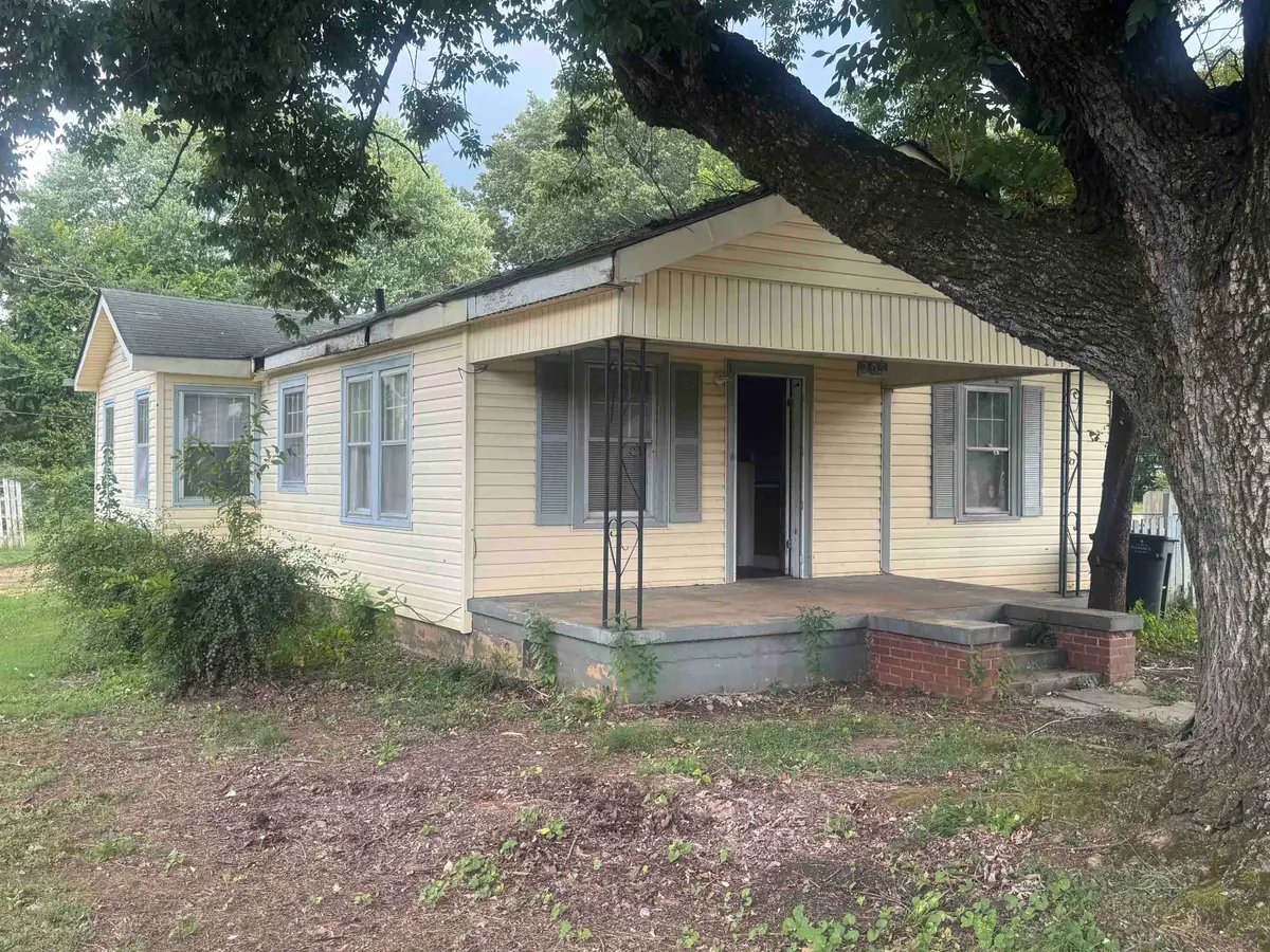 203 S Kirkman St, Florence, AL 35630 - #1