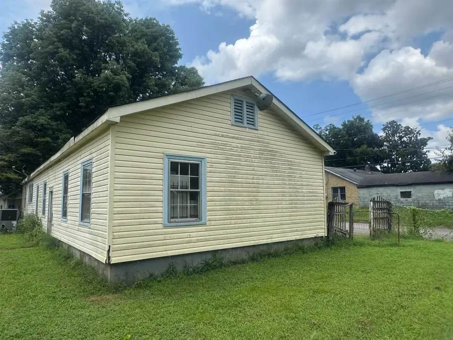 203 S Kirkman St, Florence, AL 35630 - #3