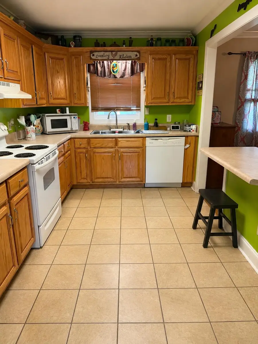 1206 E 2nd St, Tuscumbia, AL 35674 - #2