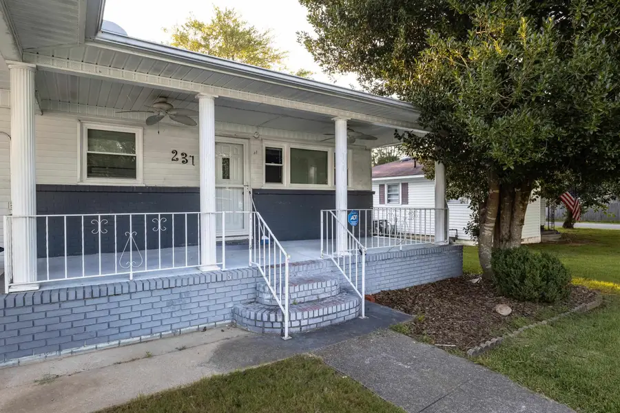 231 N Prairie St, Florence, AL 35630 - #3
