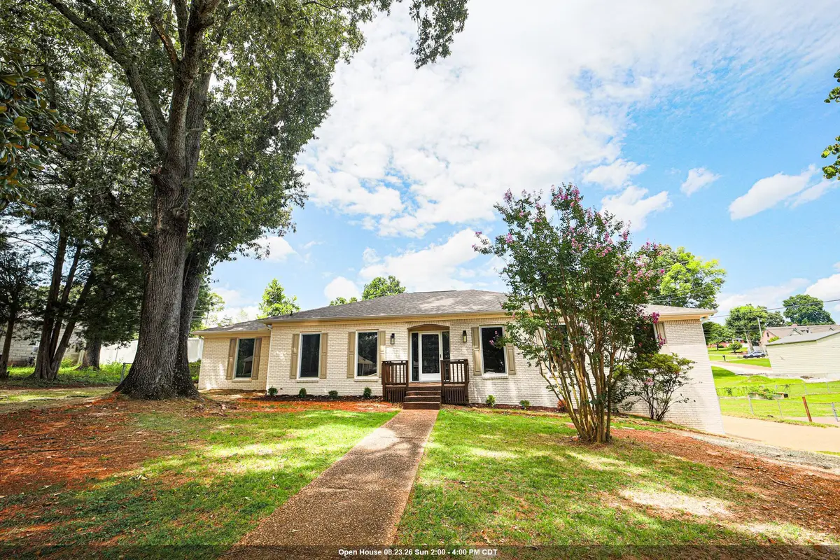 421 Nottingham Rd, Florence, AL 35633 - #1