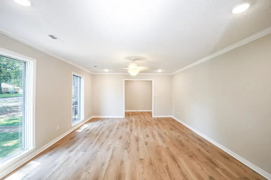 421 Nottingham Rd, Florence, AL 35633 - #3