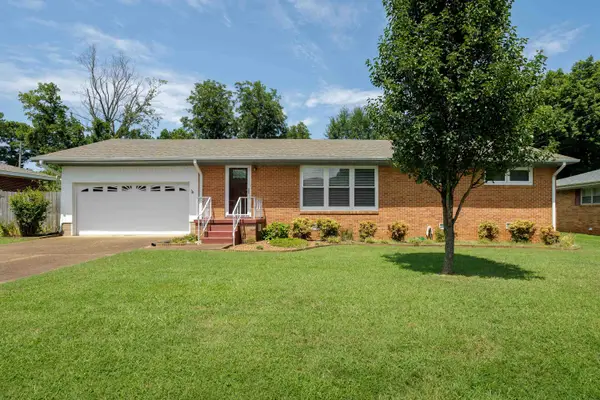 1910 Holiday Dr, Florence, AL 35630