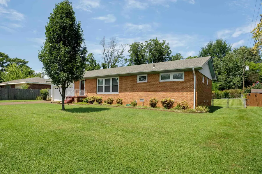 1910 Holiday Dr, Florence, AL 35630 - #2