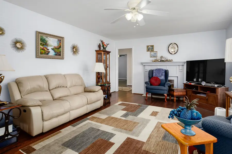 1910 Holiday Dr, Florence, AL 35630 - #3