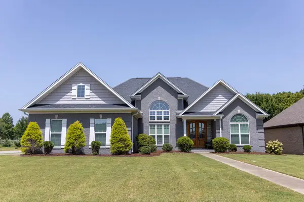 1001 Garrett Ln, Florence, AL 35633