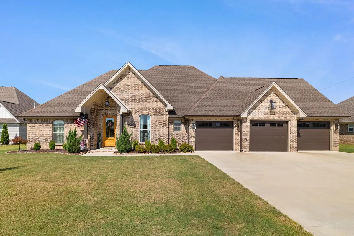 195 Wynchase Dr, Muscle Shoals, AL 35661 - #1