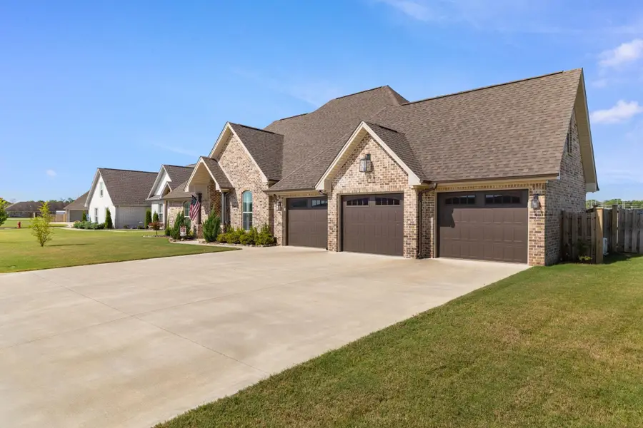 195 Wynchase Dr, Muscle Shoals, AL 35661 - #3