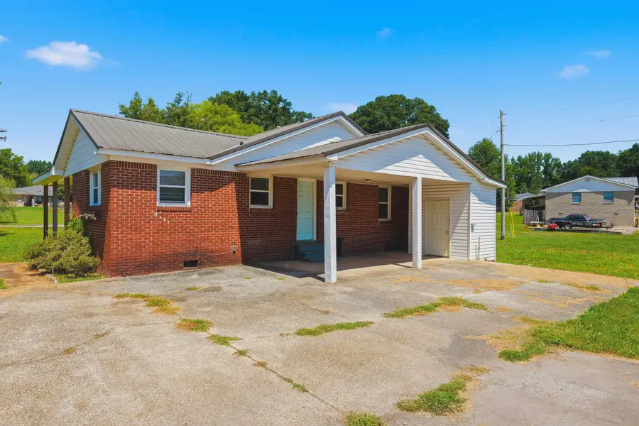 1211 Woodmont Dr, Tuscumbia, AL 35674 - #2