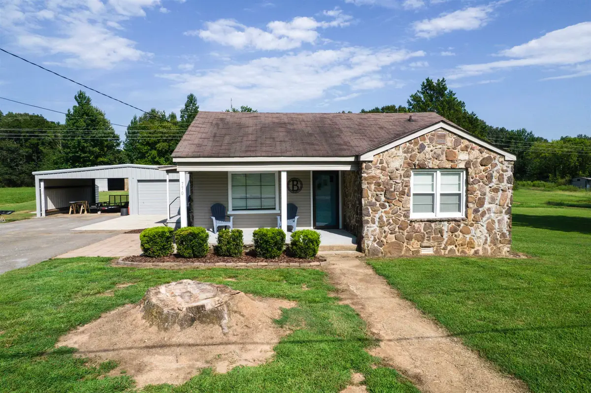 770 Smith Ln, Tuscumbia, AL 35674 - #1