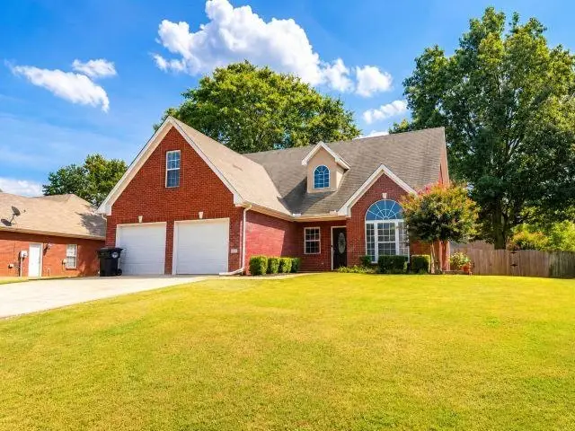 1912 Pleasant Dr, Muscle Shoals, AL 35661 - #1