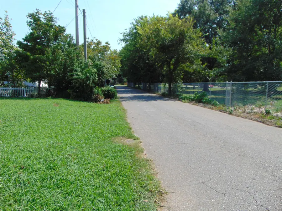 604 Keller Ln, Tuscumbia, AL 35674 - #3