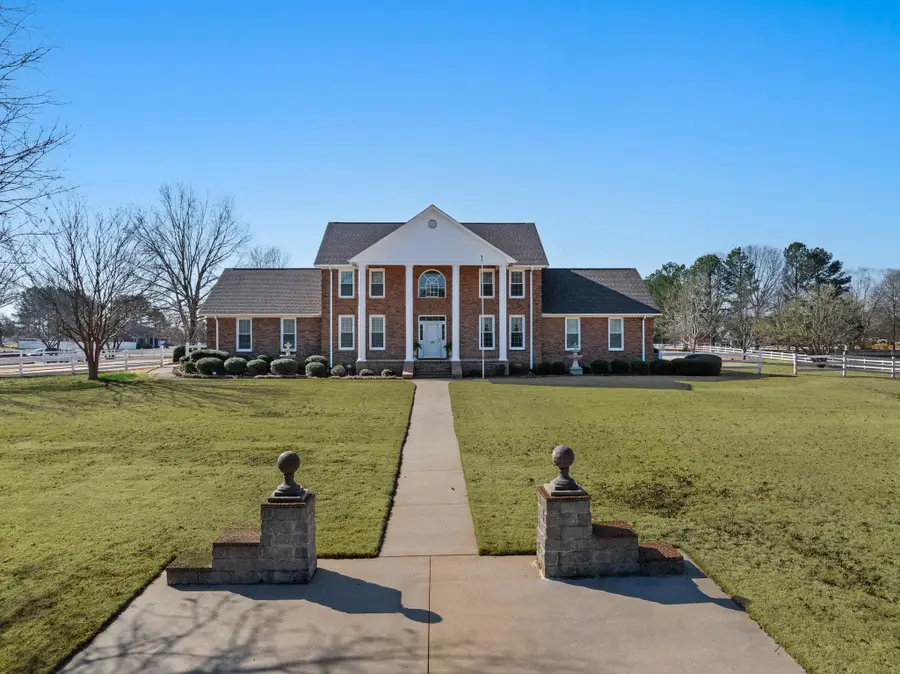 100 E Meadow Hill Dr, Florence, AL 35633 - #2
