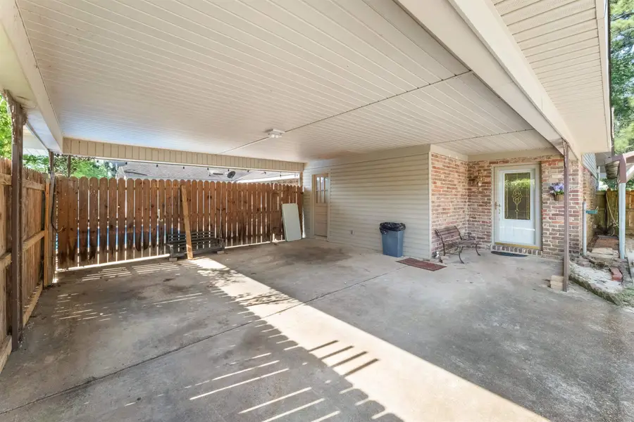 501 W Lakeside Dr, Florence, AL 35630 - #3