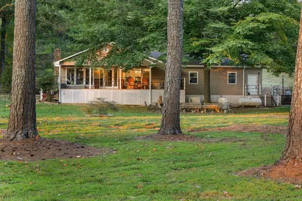 345 Lake Bend Shores Dr, Florence, AL 35633