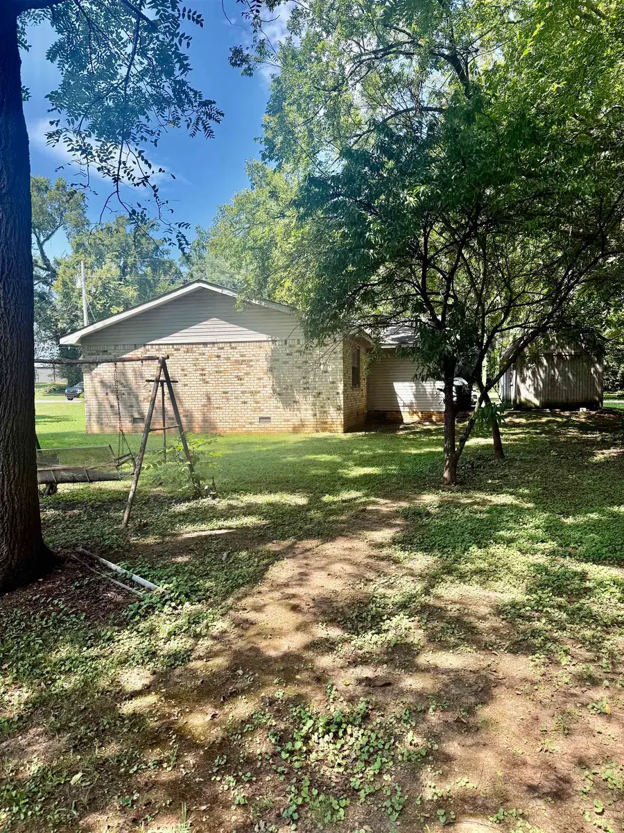 1128 8th St, Tuscumbia, AL 35674 - #2