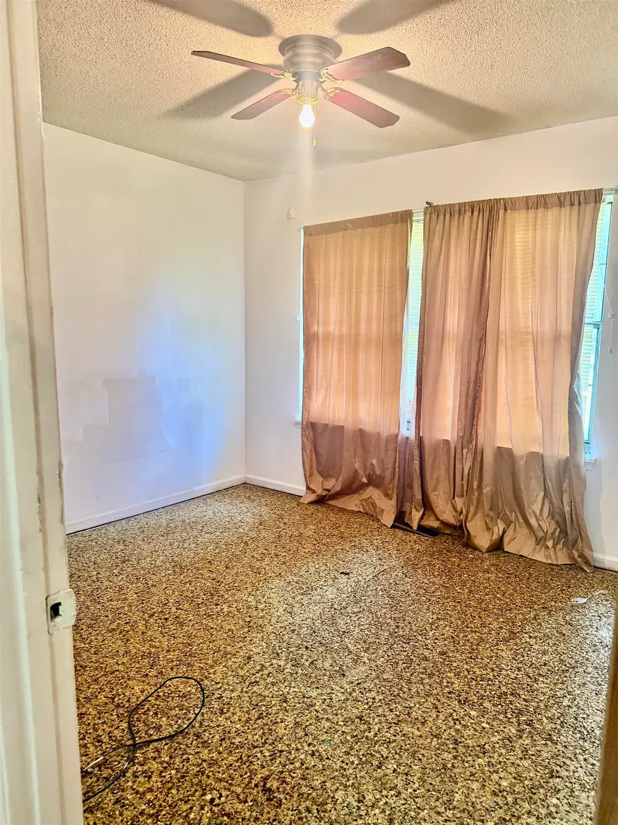 1128 8th St, Tuscumbia, AL 35674 - #3