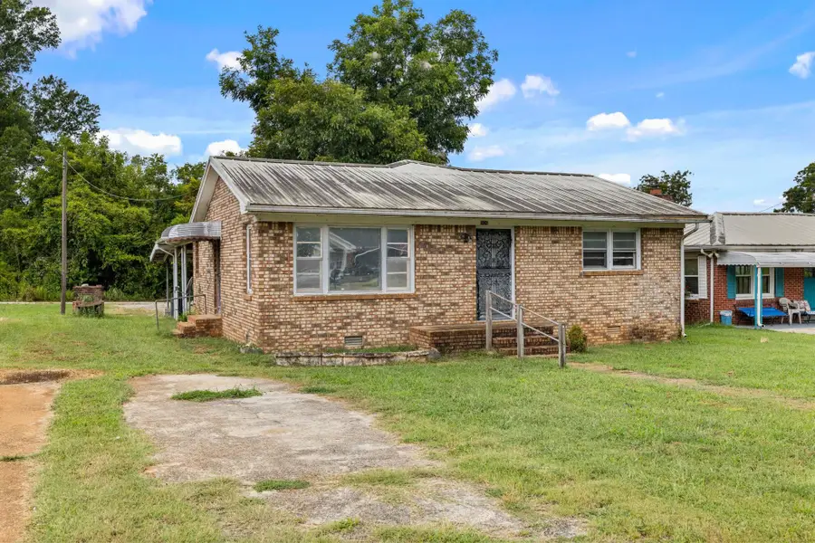 906 S Atlanta Ave, Sheffield, AL 35660 - #2