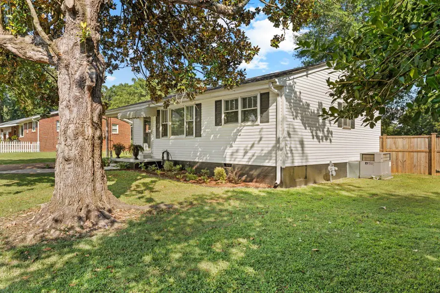1107 Bernice St, Tuscumbia, AL 35674 - #2